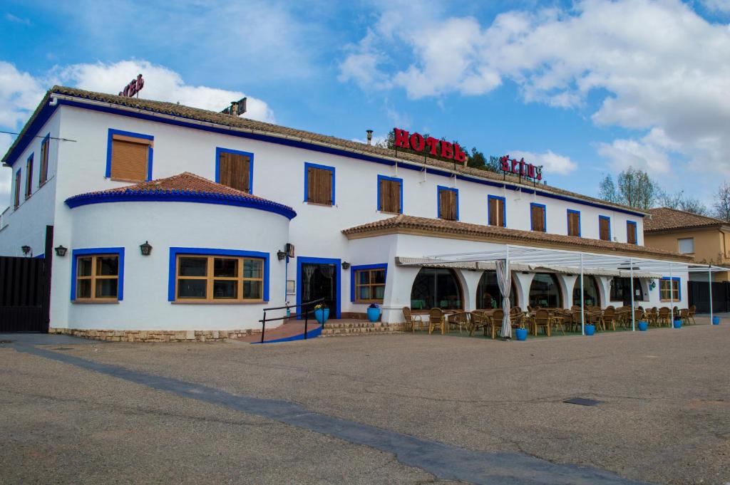 Hotel a Motilla Del Palancar con caricabatterie per auto elettriche