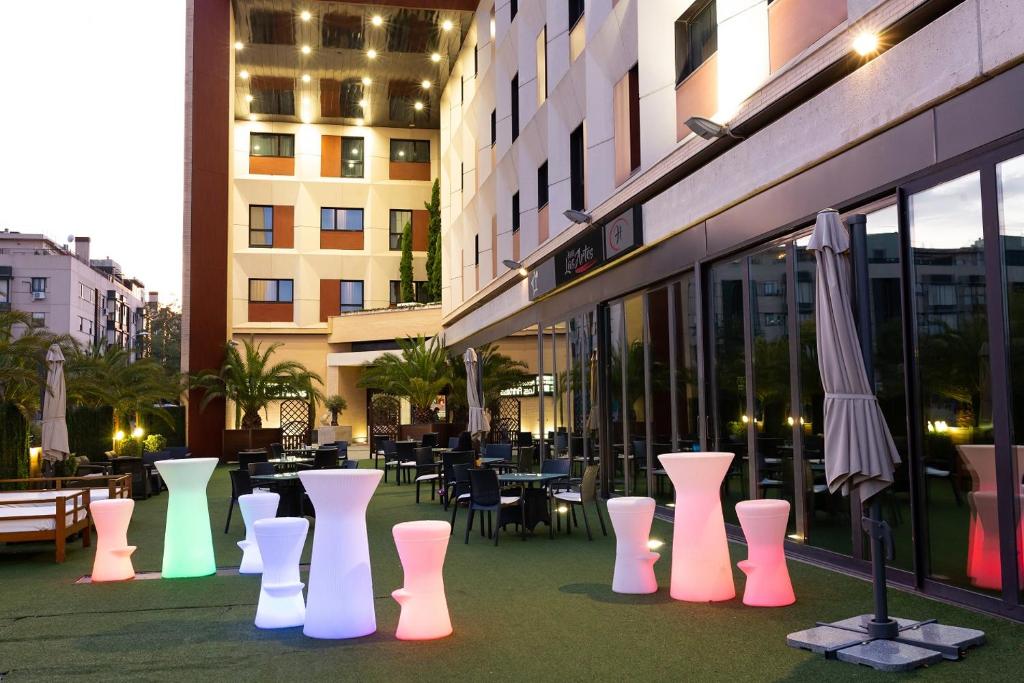 Hotels in Carretera San Martin De La Vega with chargers for electric cars