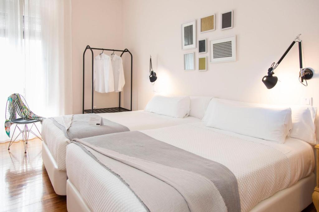 Hotels in Villaldavin with chargers for electric cars
