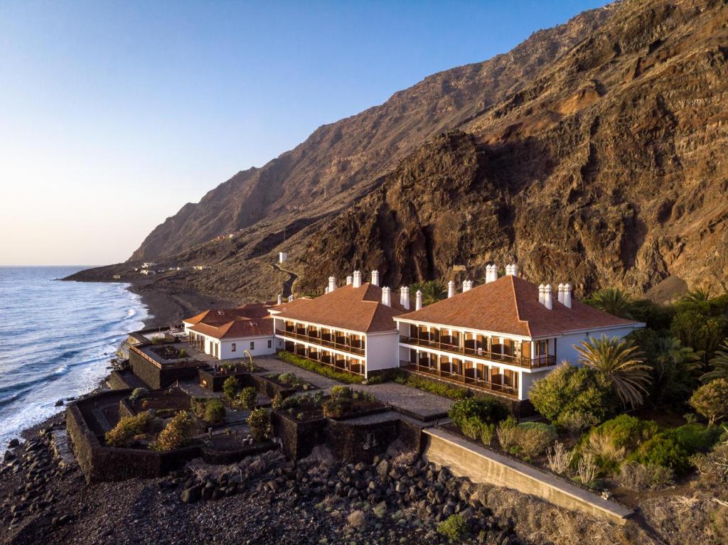 Hotel a Valverde Del Hierro con caricabatterie per auto elettriche