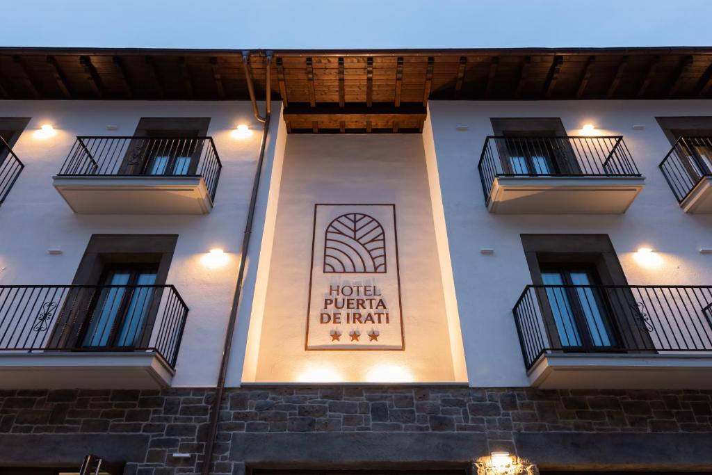 Hotel a Ochagavia con caricabatterie per auto elettriche