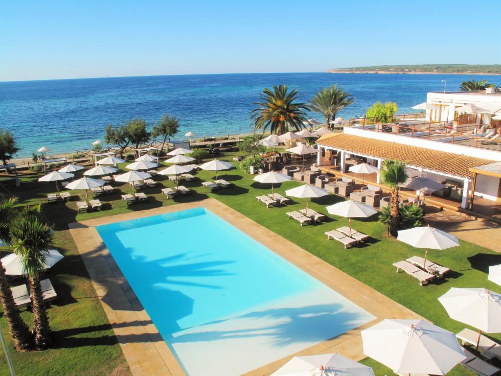 Hotel a Sant Ferran De Ses Roques con caricabatterie per auto elettriche