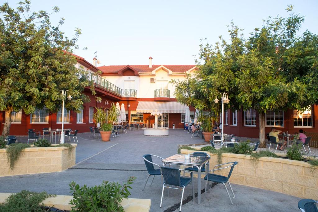 Hotel a Piedras De Varo con caricabatterie per auto elettriche