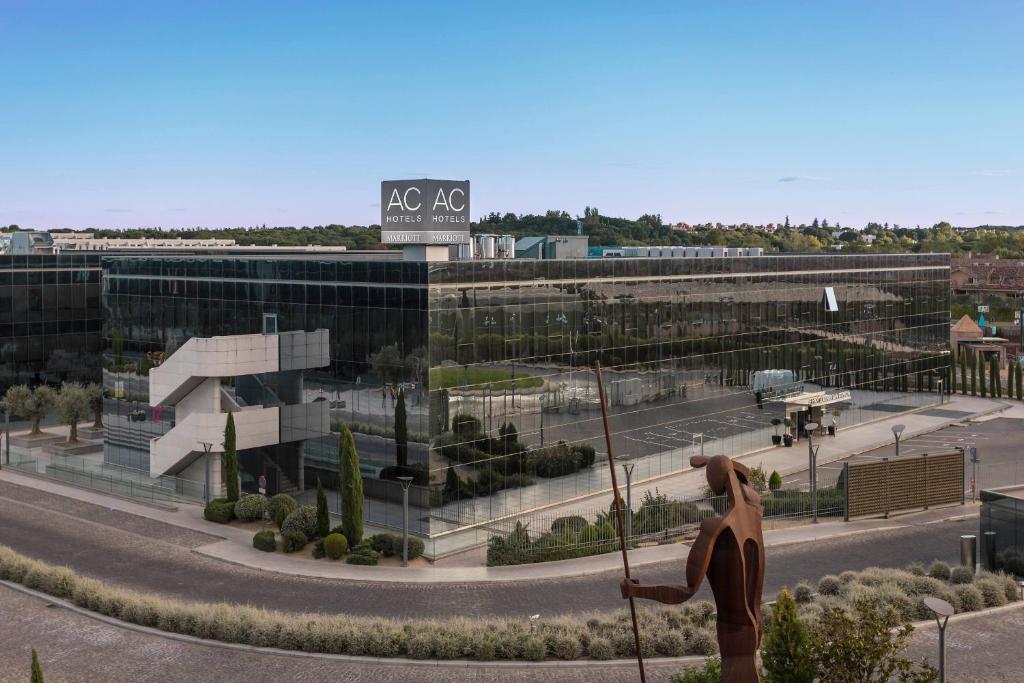 Hotels in Pozuelo De Alarcón with chargers for electric cars