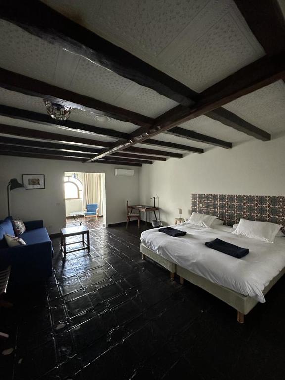 Hotel a Monda con caricabatterie per auto elettriche