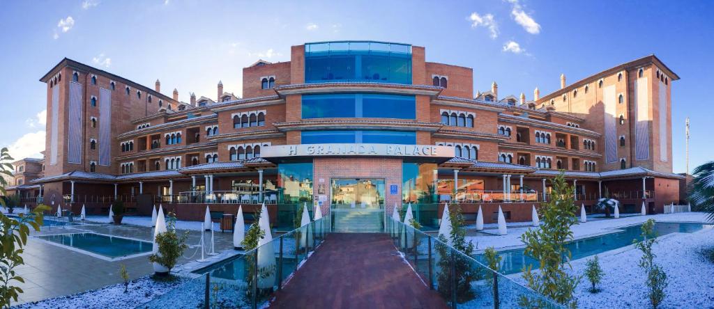 Hotels in Monachil with chargers for electric cars