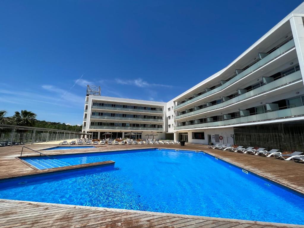 Hotel a Platja D'aro con caricabatterie per auto elettriche