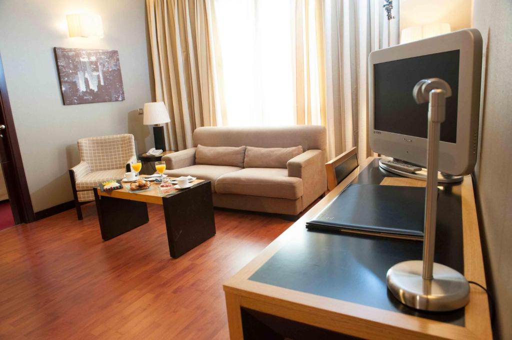 Hotels in Carretera San Martin De La Vega with chargers for electric cars