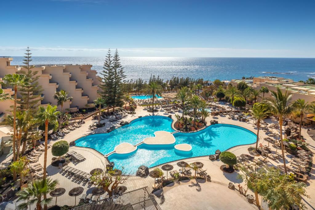 Hotel a Costa Teguise con caricabatterie per auto elettriche