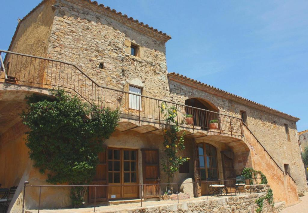 Hotel a Pueblo Regencos con caricabatterie per auto elettriche