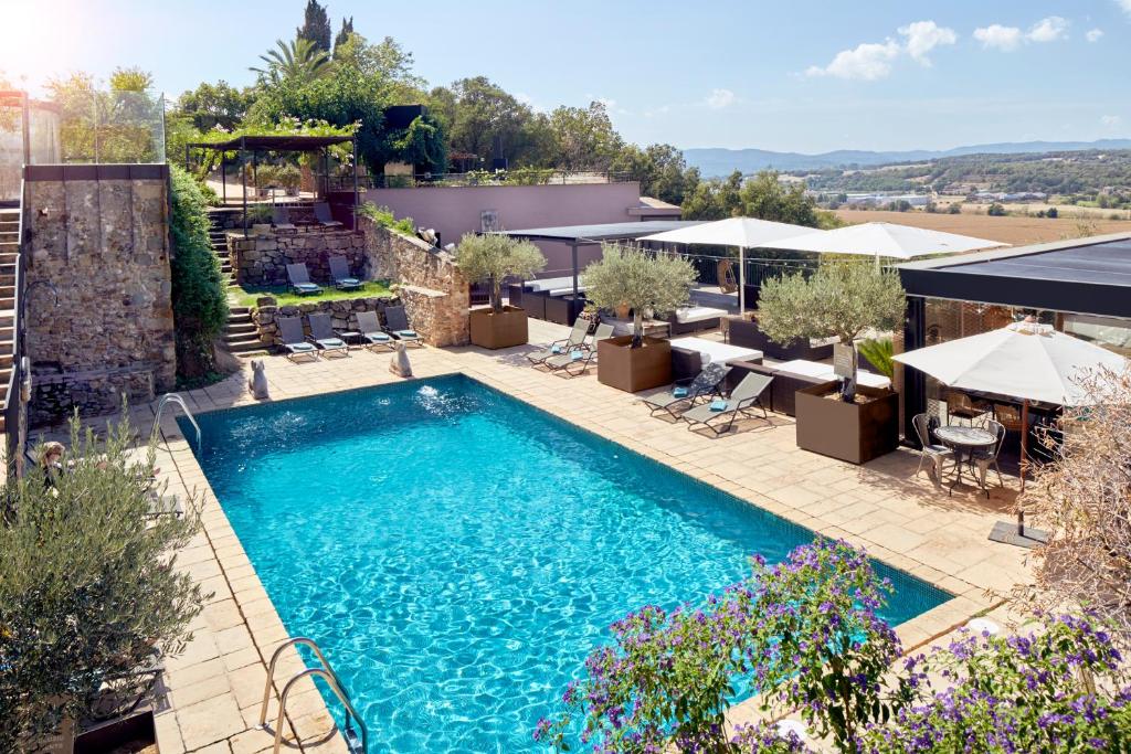 Hotel a Castell D'emporda con caricabatterie per auto elettriche