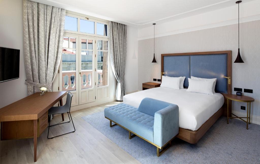 Hotels in Madrid with chargers for electric cars