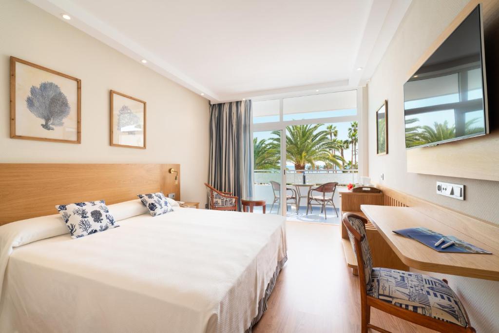 Hotel a El Vinco con caricabatterie per auto elettriche