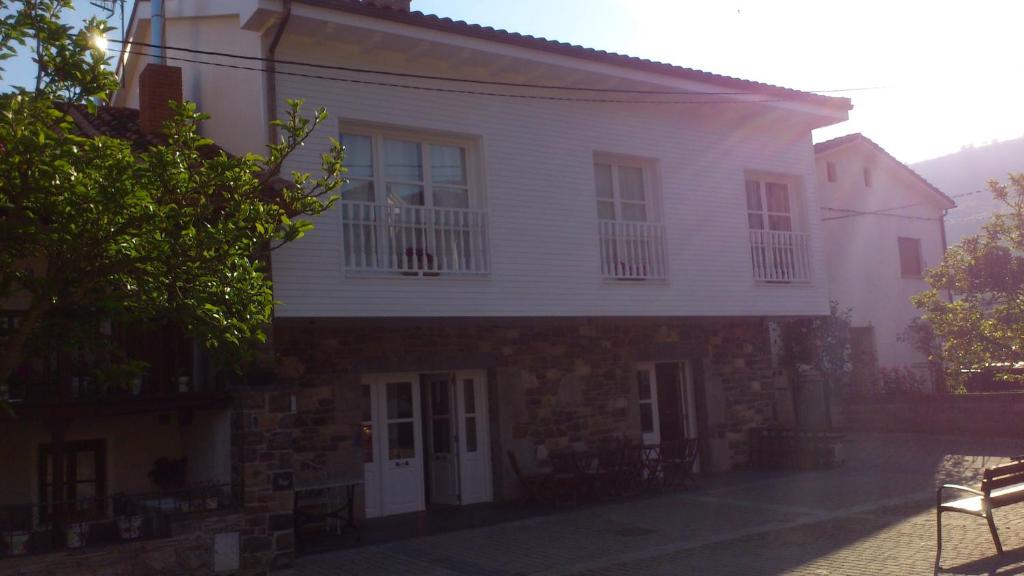 Hotel a Villamorey con caricabatterie per auto elettriche