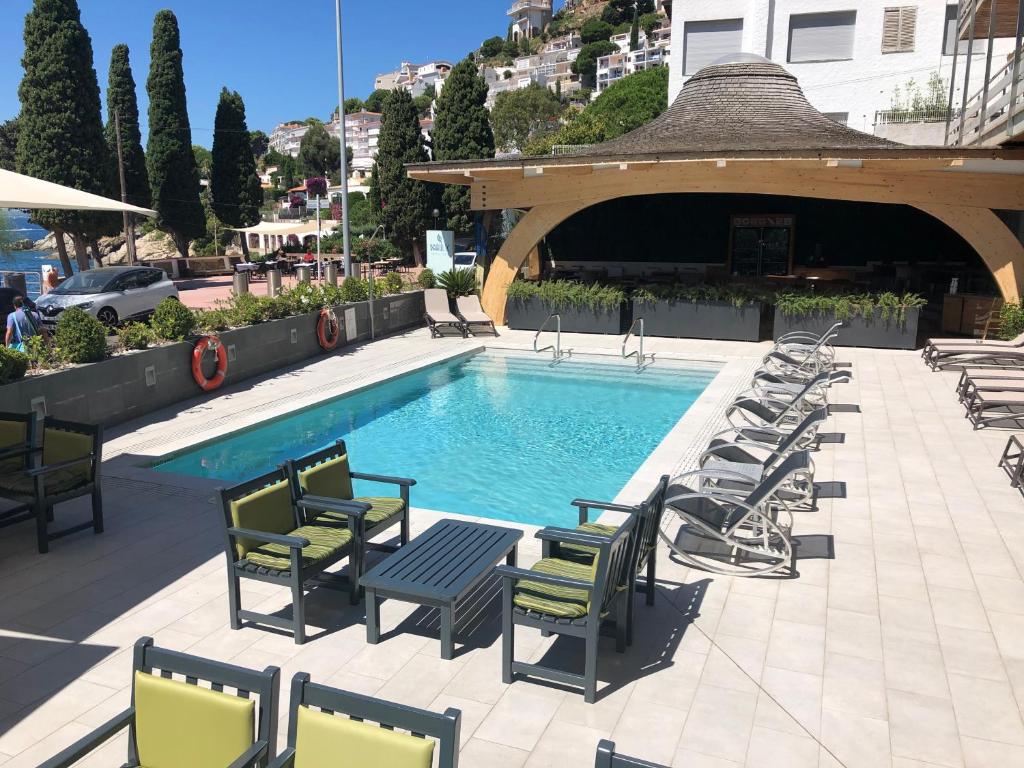 Hotel a Roses con caricabatterie per auto elettriche