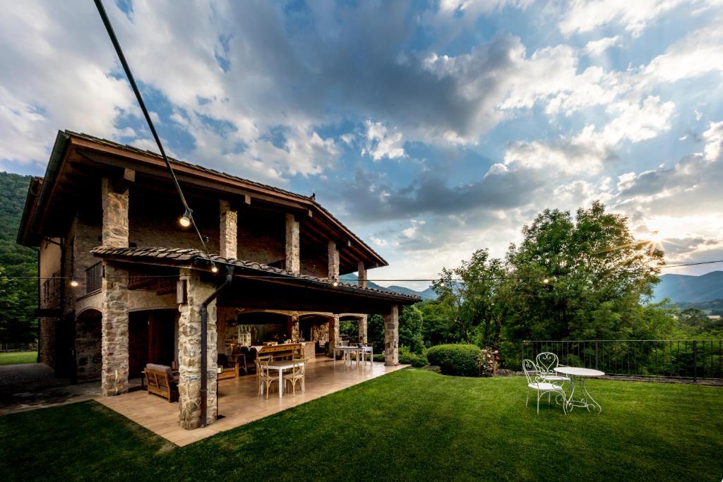 Hotel a La Vall De Bianya con caricabatterie per auto elettriche