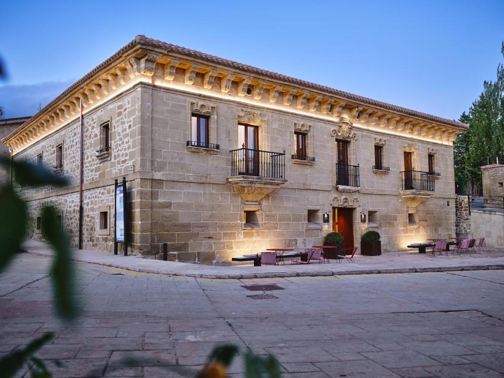 Hotel a Villabuena De Alava con caricabatterie per auto elettriche