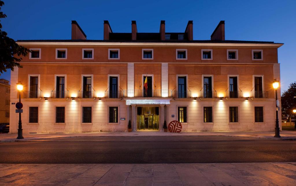 Hotels in El Cortijo De San Isidro with chargers for electric cars