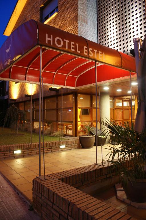 Hotel a El Poligon De La Valldan con caricabatterie per auto elettriche