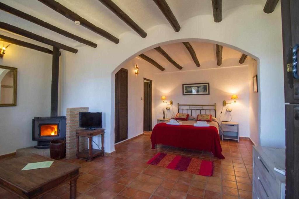 Hotels in Niguelas with chargers for electric cars