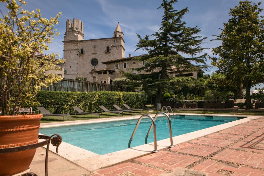 Hotel a Torroella De Montgri con caricabatterie per auto elettriche