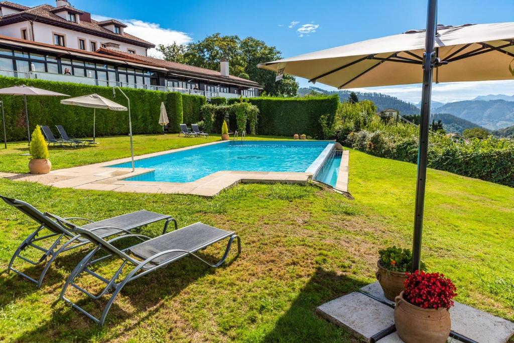 Hotel a Villarriba con caricabatterie per auto elettriche