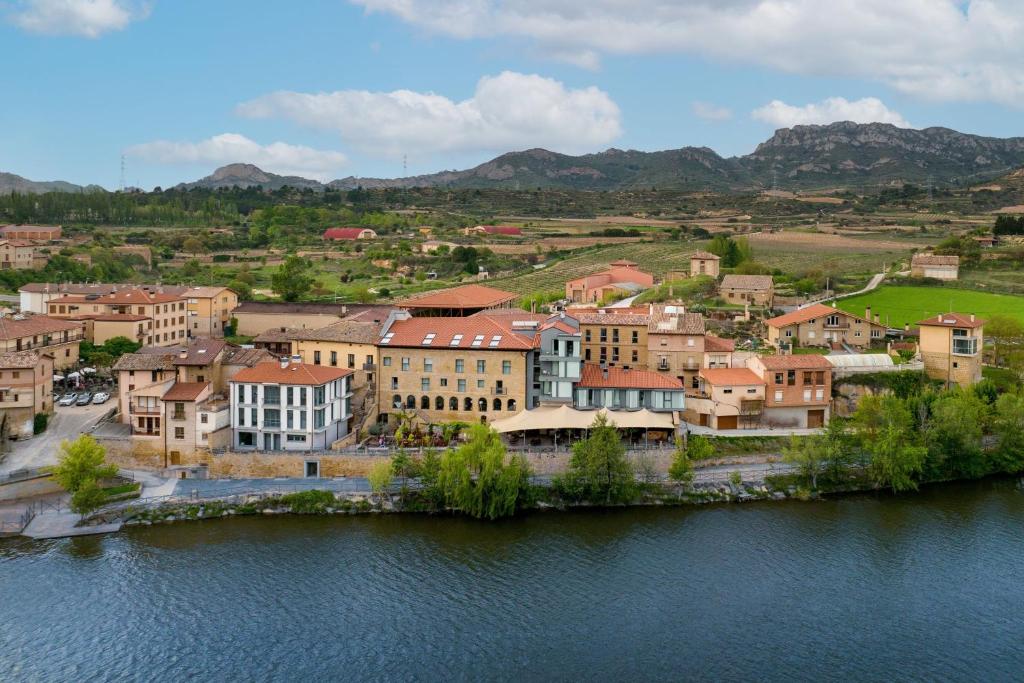Hotel a Briñas con caricabatterie per auto elettriche