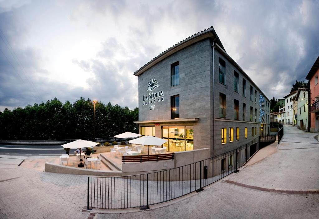 Hotel a Sant Marti D'armencies con caricabatterie per auto elettriche