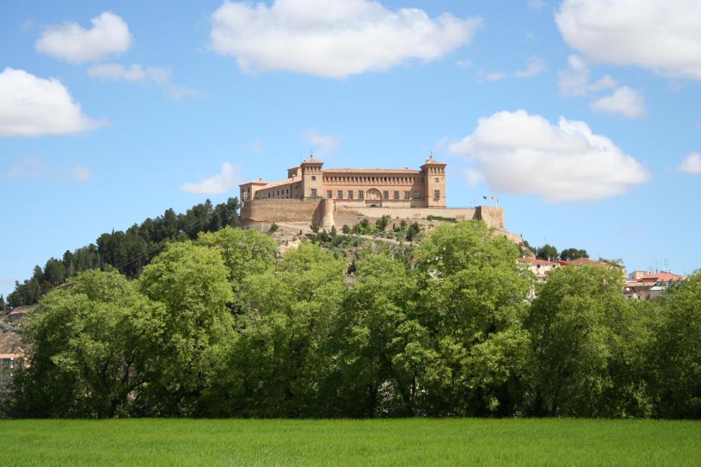 Hotel a Alcañiz con caricabatterie per auto elettriche