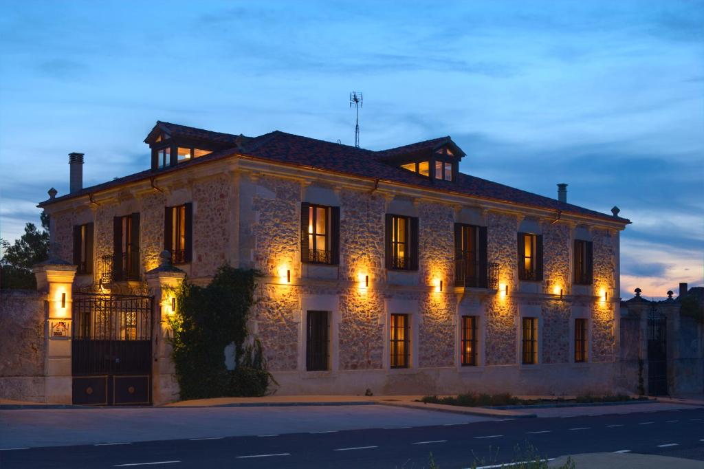 Hotel a Navares De Las Cuevas con caricabatterie per auto elettriche