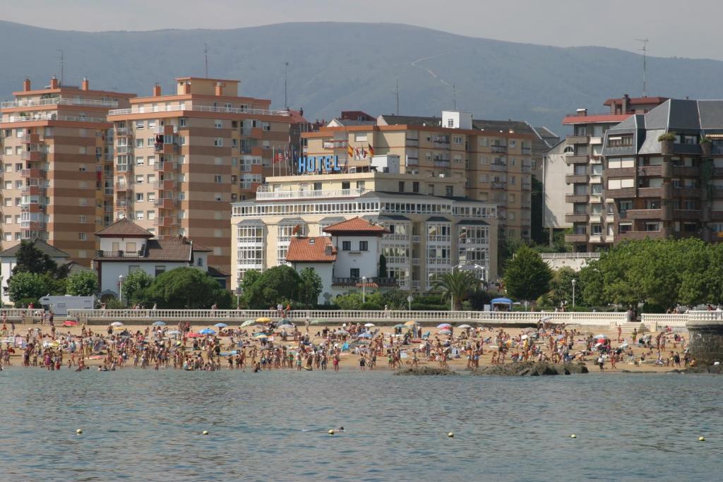 Hotel a Castro Urdiales con caricabatterie per auto elettriche