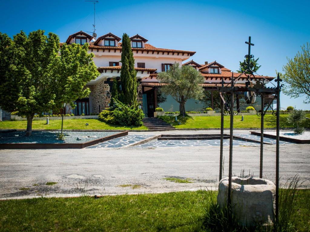 Hotel a Alba De Tormes con caricabatterie per auto elettriche