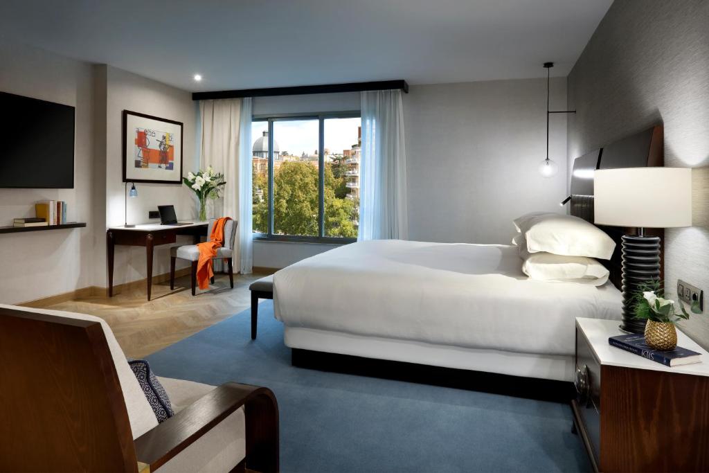 Hotels in Madrid with chargers for electric cars