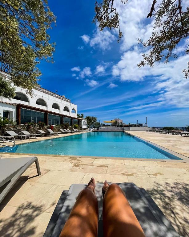 Hotel a Portlligat con caricabatterie per auto elettriche