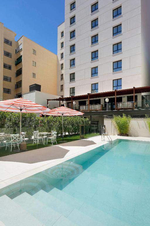 Hotels in Madrid with chargers for electric cars