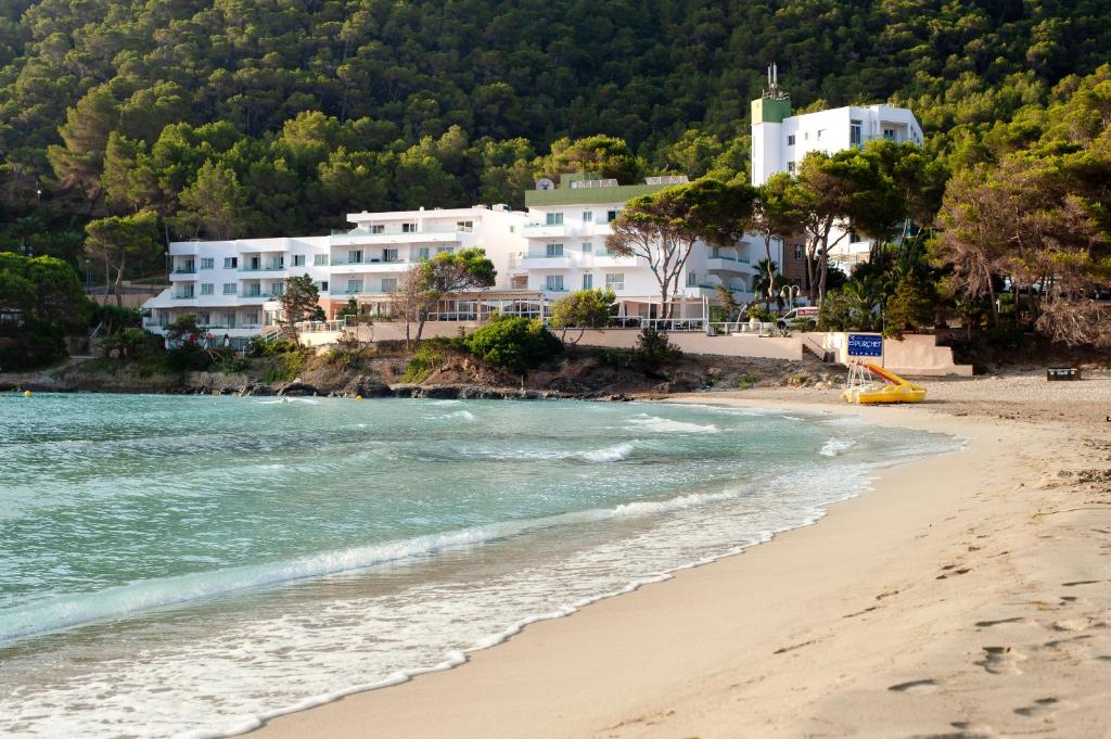 Hotel a Santa Eularia Des Riu con caricabatterie per auto elettriche