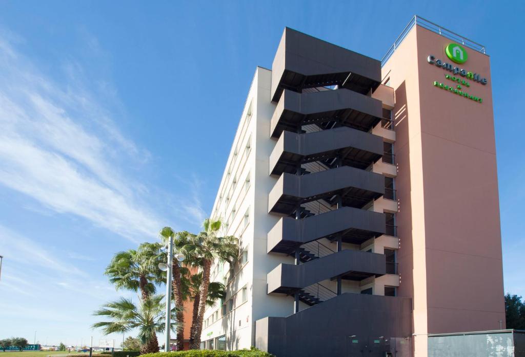 Hotel a Cornella De Llobregat con caricabatterie per auto elettriche