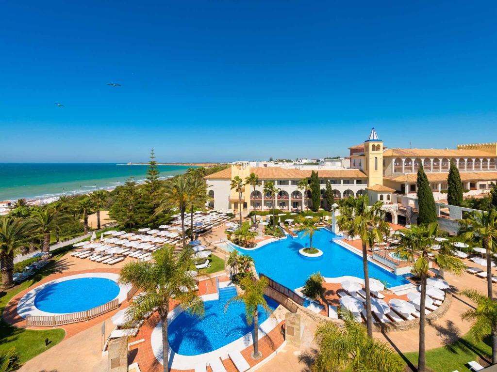 Hotel a Conil De La Frontera con caricabatterie per auto elettriche