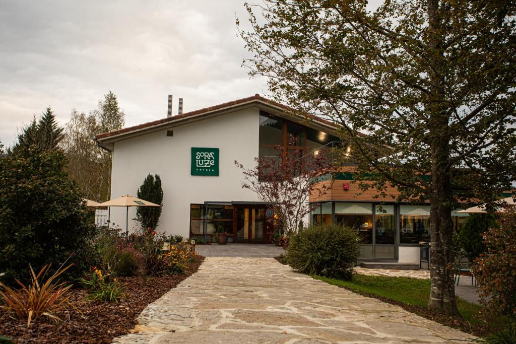 Hotel a Uribarri con caricabatterie per auto elettriche