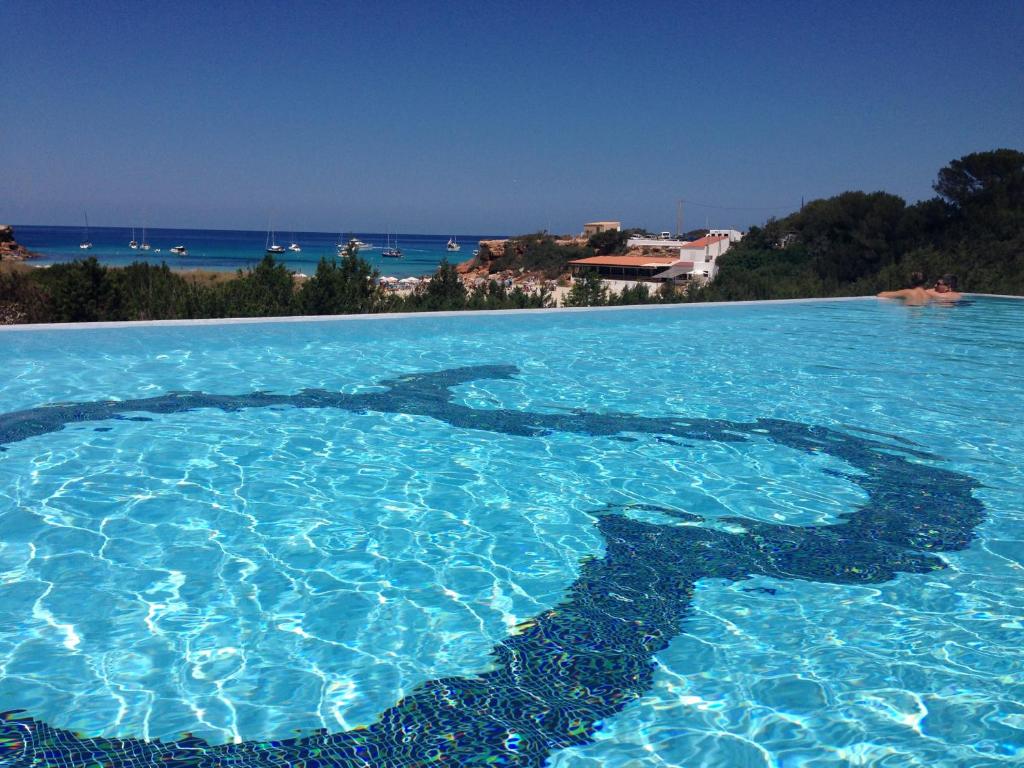 Hotel a Sant Francesc De Formentera con caricabatterie per auto elettriche