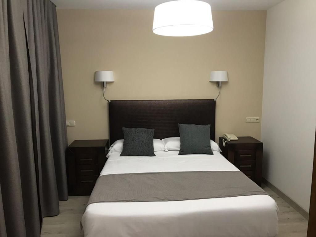 Hotel a Santa Cruz De Mudela con caricabatterie per auto elettriche
