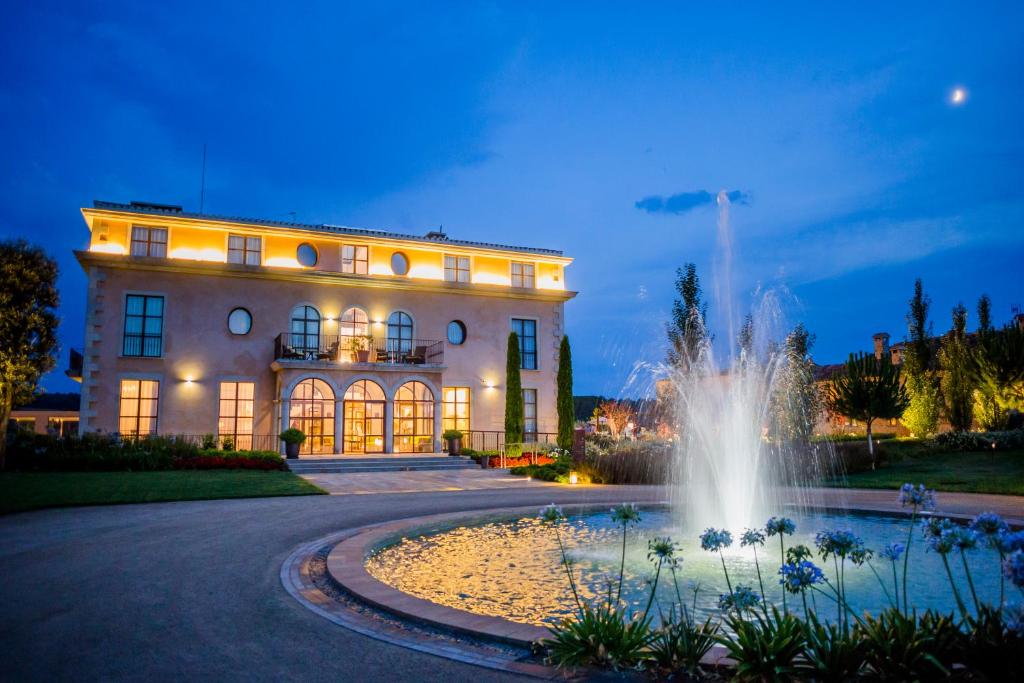 Hotel a Vilavenut con caricabatterie per auto elettriche