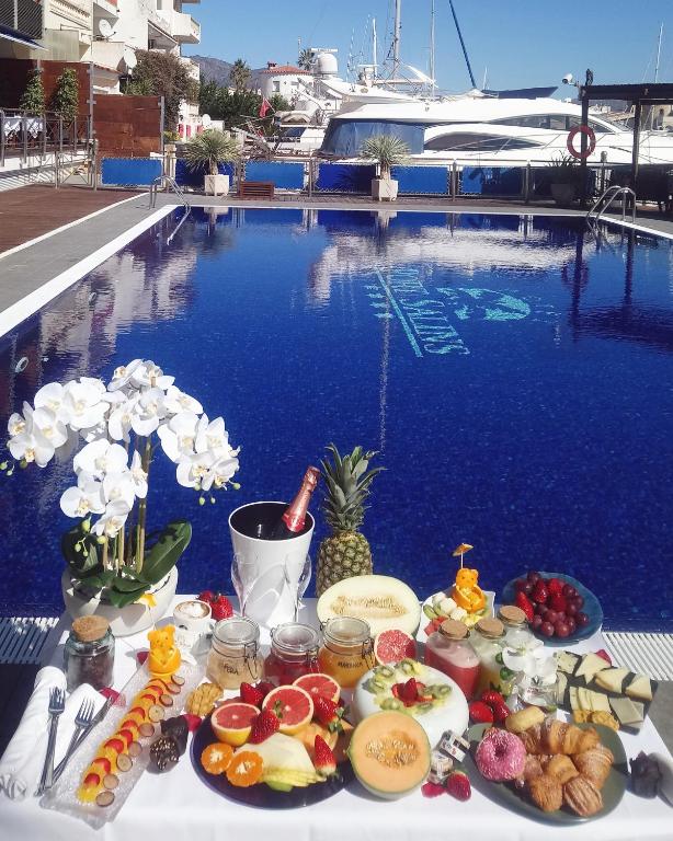 Hotel a Empuriabrava con caricabatterie per auto elettriche