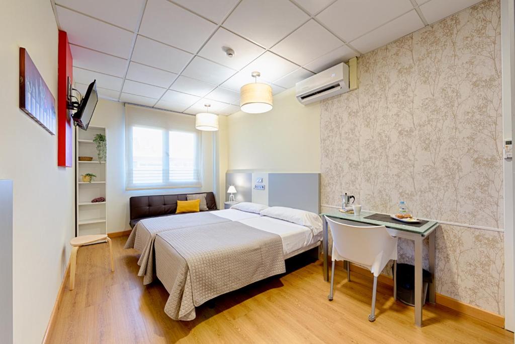 Hotels in Venta De Baños with chargers for electric cars