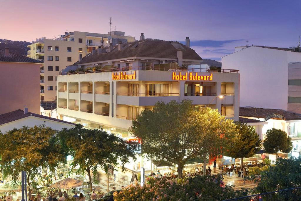 Hotel a Platja D'aro con caricabatterie per auto elettriche