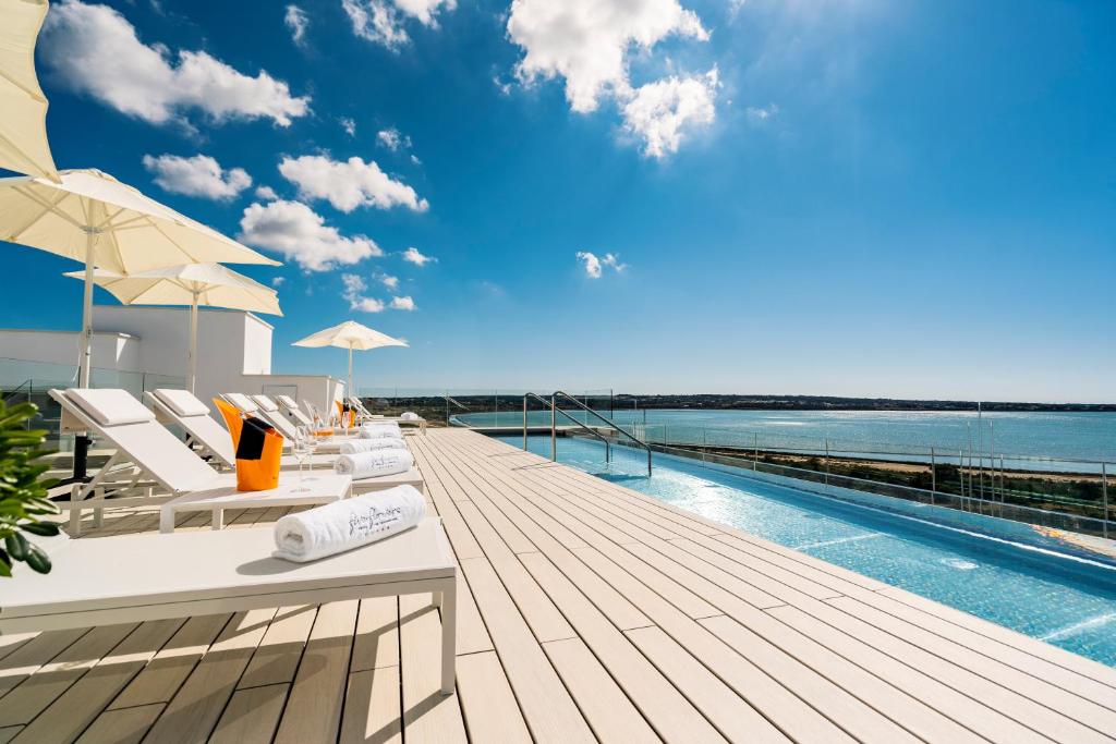 Hotel a Sant Ferran De Ses Roques con caricabatterie per auto elettriche