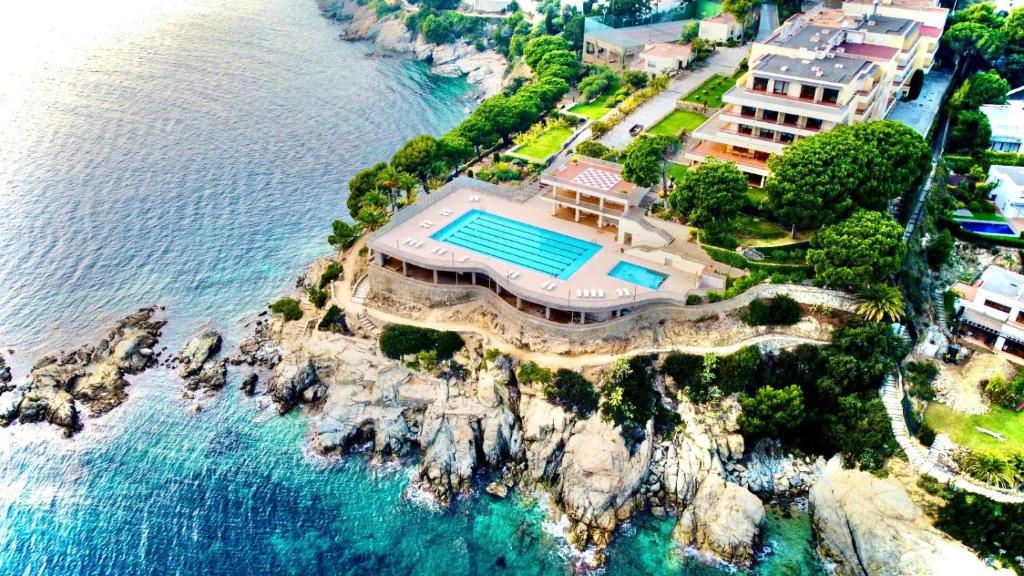 Hotel a Roses con caricabatterie per auto elettriche