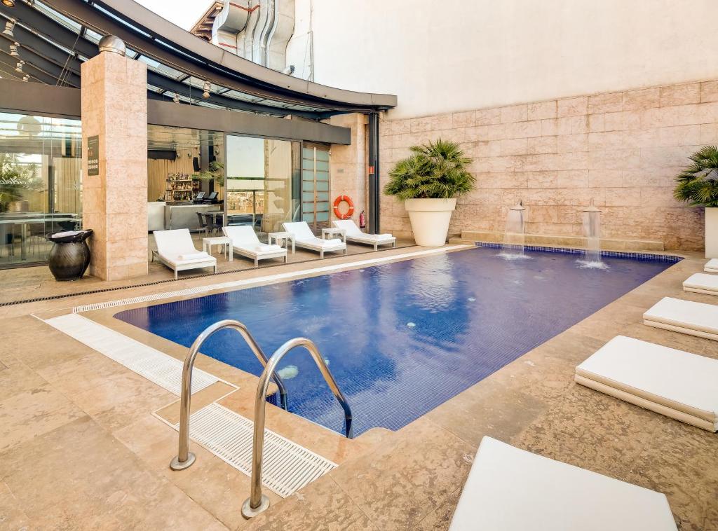 Hotels in Madrid with chargers for electric cars