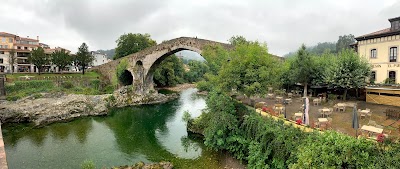 Hotel a Cangas De Onis con caricabatterie per auto elettriche