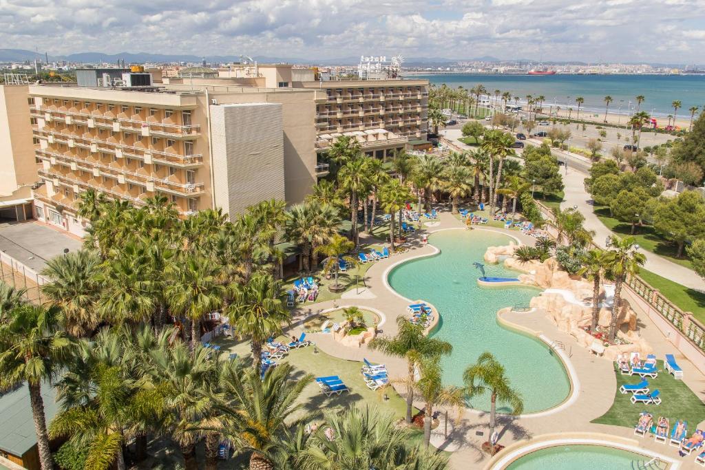 Hotel a La Pineda con caricabatterie per auto elettriche